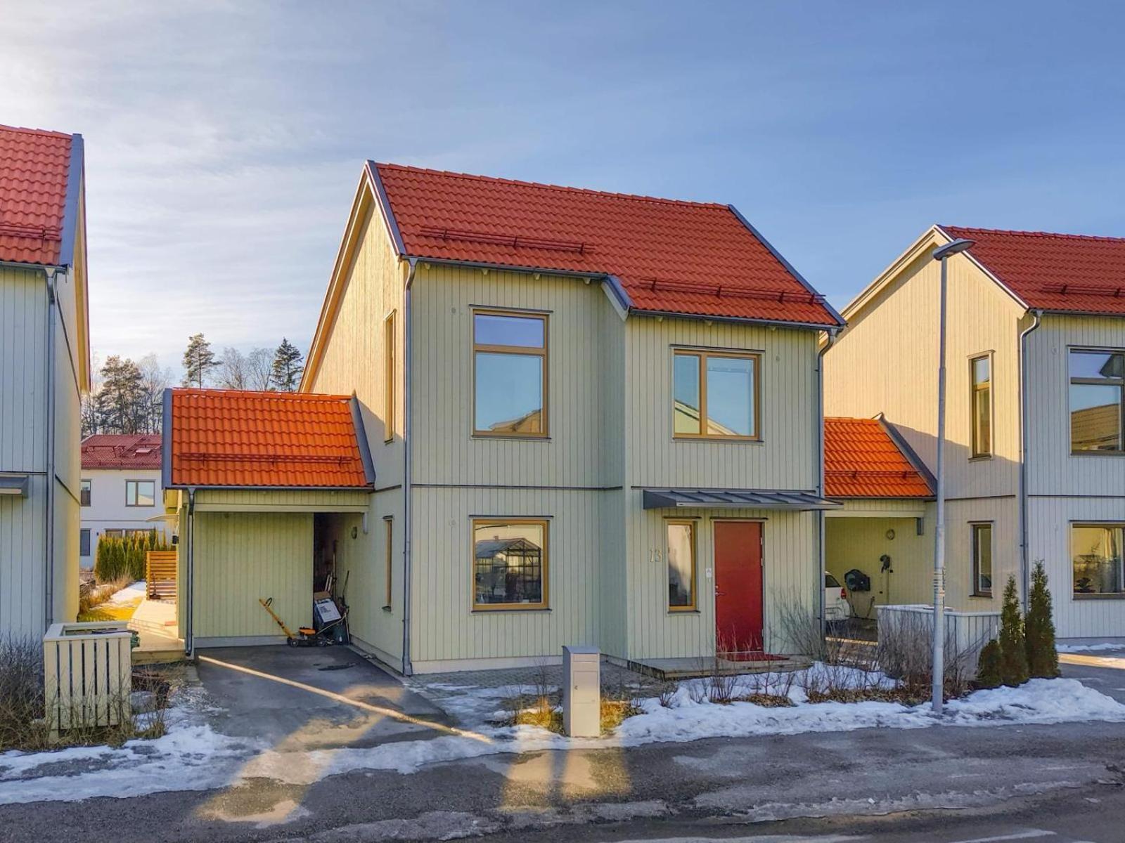 Stor Villa I Upplands Vaesby Exterior photo