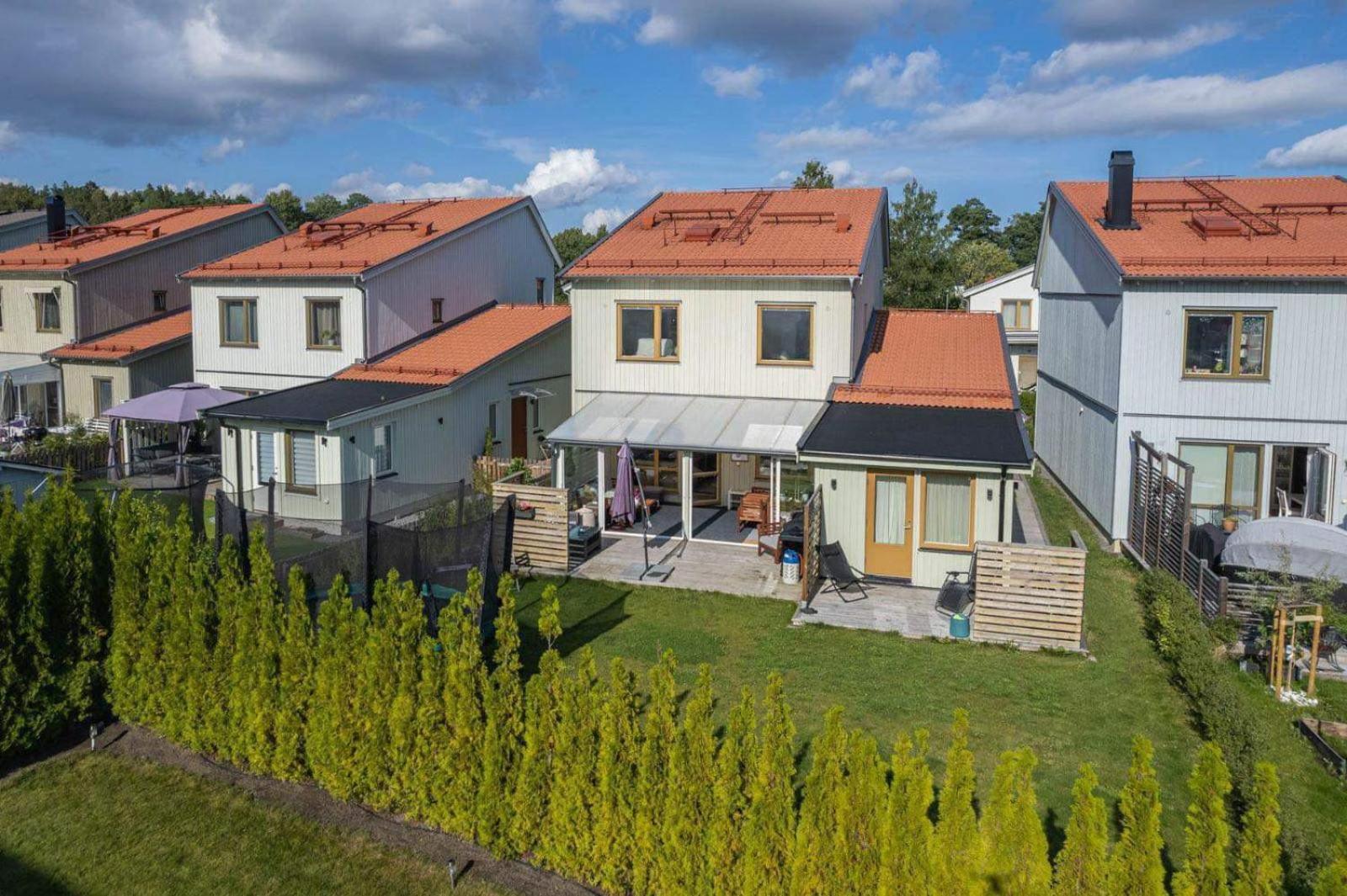 Stor Villa I Upplands Vaesby Exterior photo